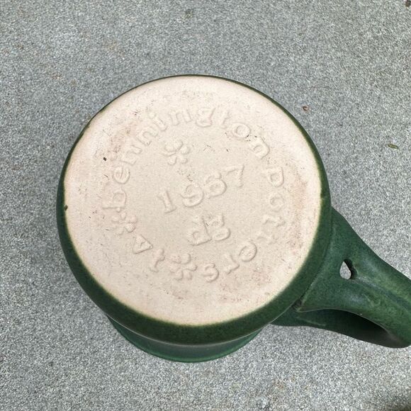 Bennington Potters Vermont Green Bear Silhouette Mug - Picture 5 of 8